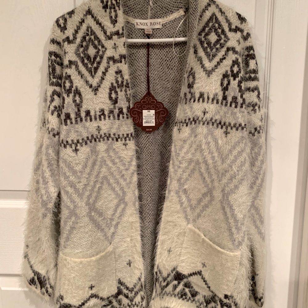 New with tags Knox Rose Aztec print cardigan